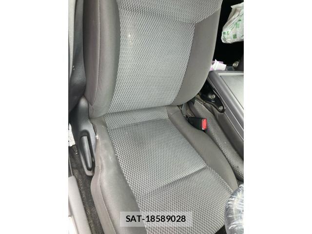 Nissan NV350 Caravan 2017-09 8316191-18