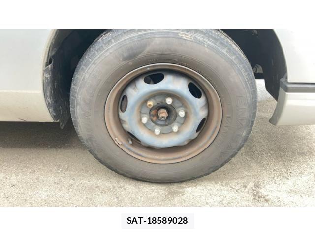 Nissan NV350 Caravan 2017-09 8316191-27