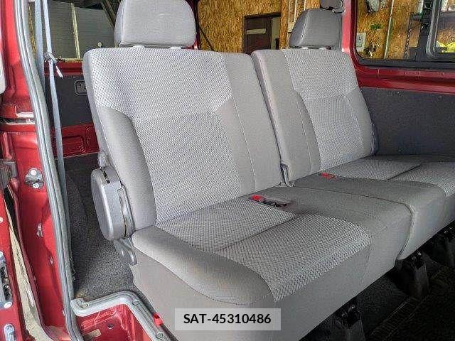 Nissan NV350 Caravan 2018-01 8337268-9
