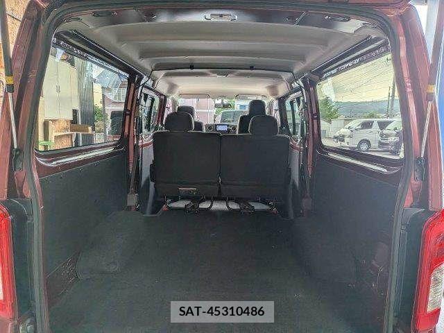 Nissan NV350 Caravan 2018-01 8337268-10