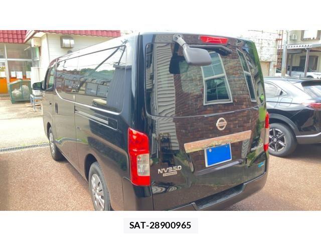 Nissan NV350 Caravan 2015-11 8337272-2