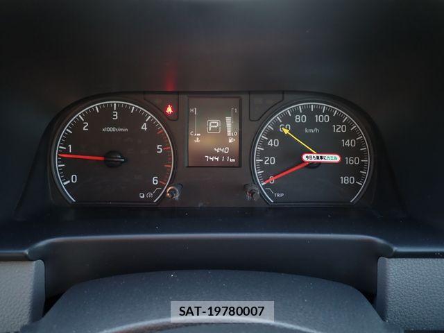 Nissan NV350 Caravan 2021-07 8337269-9