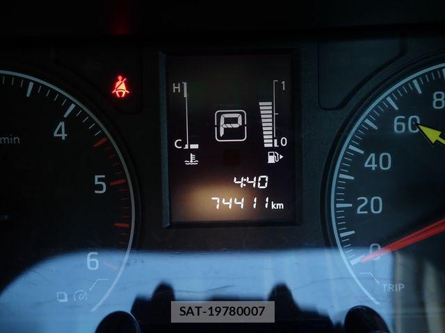 Nissan NV350 Caravan 2021-07 8337269-10