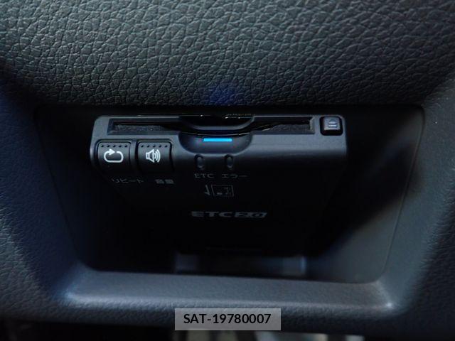 Nissan NV350 Caravan 2021-07 8337269-15