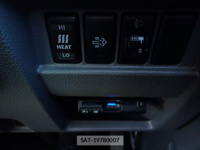 Nissan NV350 Caravan 2021-07 8337269-16