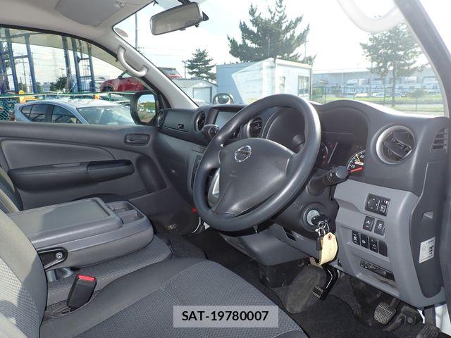 Nissan NV350 Caravan 2021-07 8337269-1