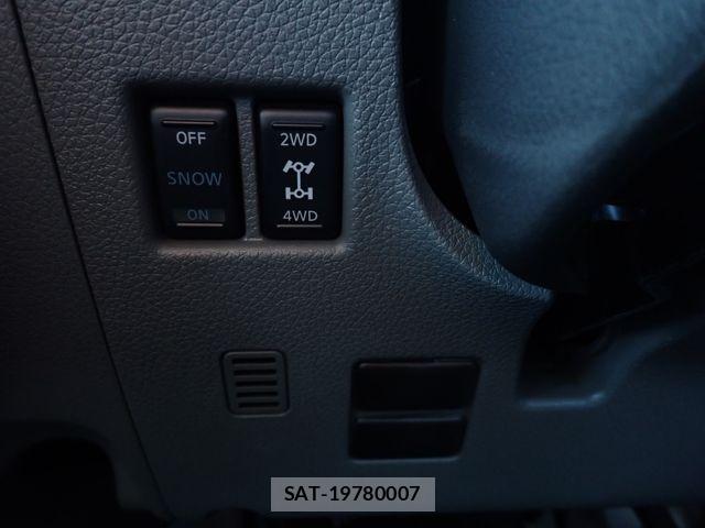 Nissan NV350 Caravan 2021-07 8337269-19