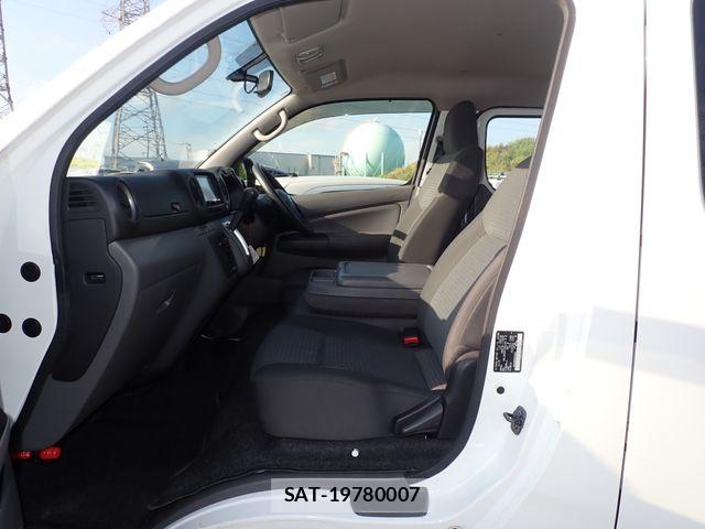 Nissan NV350 Caravan 2021-07 8337269-21
