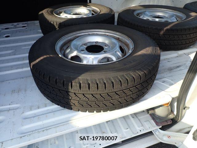 Nissan NV350 Caravan 2021-07 8337269-26