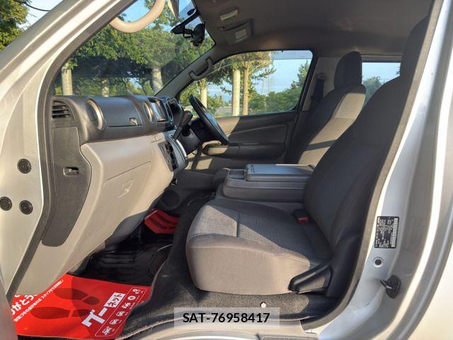 Nissan NV350 Caravan 2013-06 8337267-9