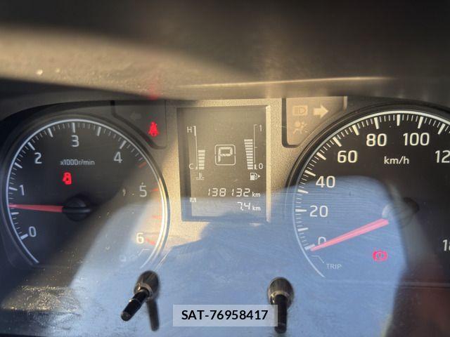 Nissan NV350 Caravan 2013-06 8337267-12
