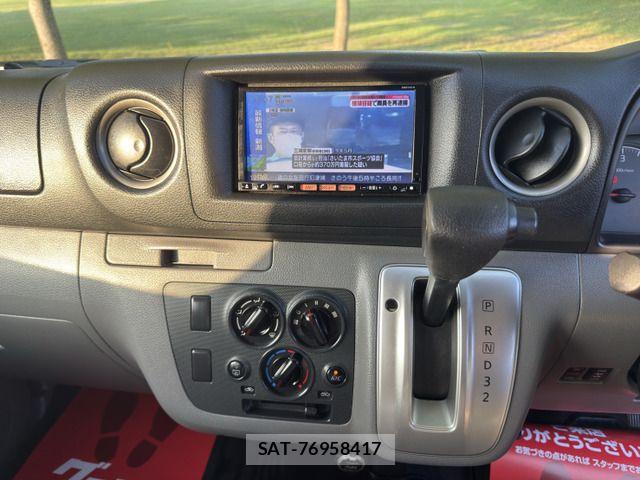 Nissan NV350 Caravan 2013-06 8337267-13