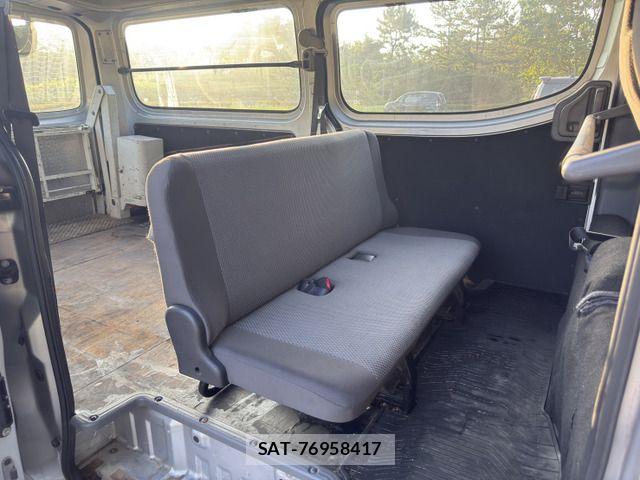 Nissan NV350 Caravan 2013-06 8337267-14