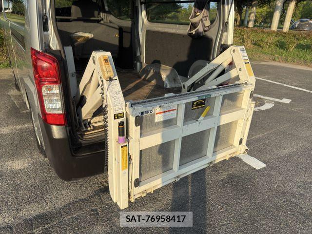 Nissan NV350 Caravan 2013-06 8337267-18