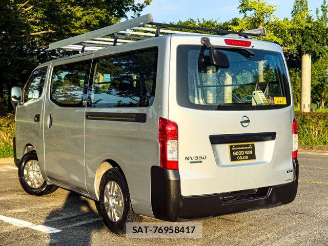 Nissan NV350 Caravan 2013-06 8337267-2