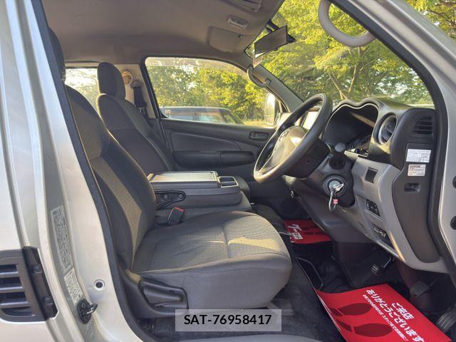 Nissan NV350 Caravan 2013-06 8337267-8