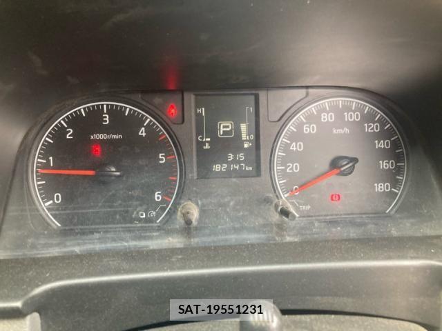 Nissan NV350 Caravan 2019-03 8337270-14