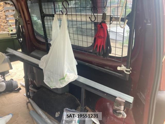 Nissan NV350 Caravan 2019-03 8337270-25