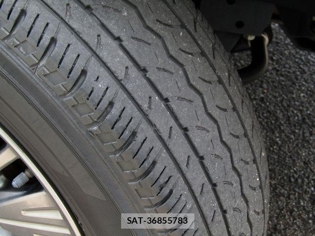 Nissan NV350 Caravan 2021-02 8355283-27