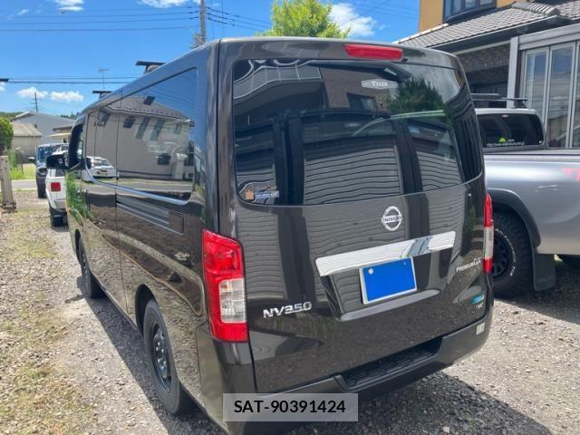 Nissan NV350 Caravan 2014-09 8367932-4