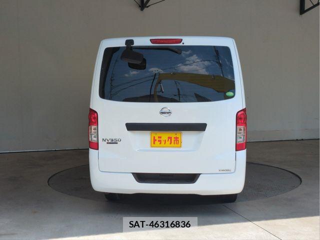 Nissan NV350 Caravan 2017-12 8414151-19