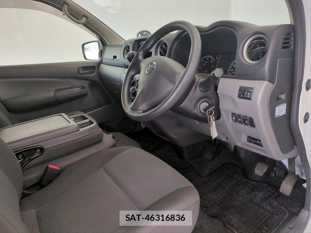Nissan NV350 Caravan 2017-12 8414151-26