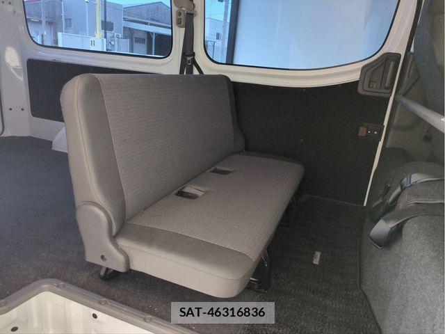 Nissan NV350 Caravan 2017-12 8414151-28