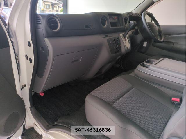 Nissan NV350 Caravan 2017-12 8414151-2