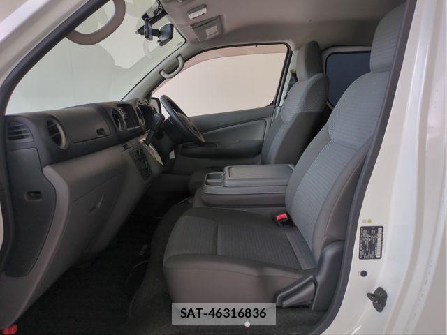 Nissan NV350 Caravan 2017-12 8414151-3