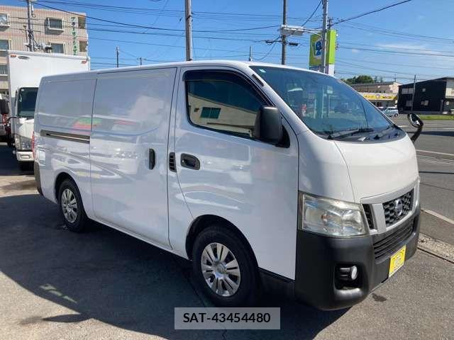 Nissan NV350 Caravan 2015-02 8458136-11