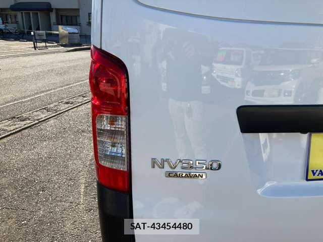 Nissan NV350 Caravan 2015-02 8458136-16