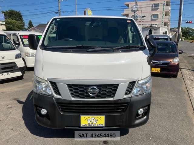 Nissan NV350 Caravan 2015-02 8458136-1