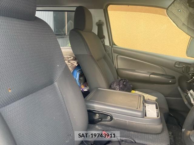 Nissan NV350 Caravan 2012-09 8526426-10