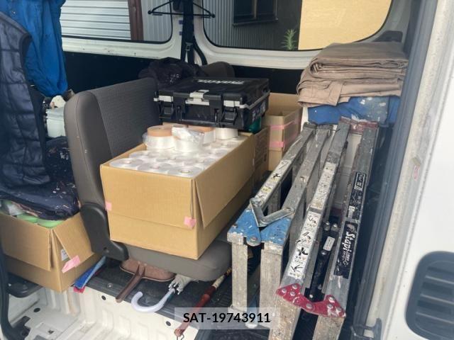Nissan NV350 Caravan 2012-09 8526426-11