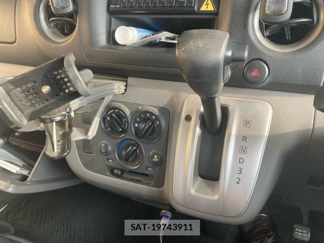 Nissan NV350 Caravan 2012-09 8526426-16