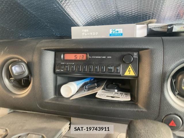 Nissan NV350 Caravan 2012-09 8526426-17