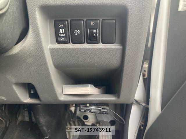 Nissan NV350 Caravan 2012-09 8526426-18
