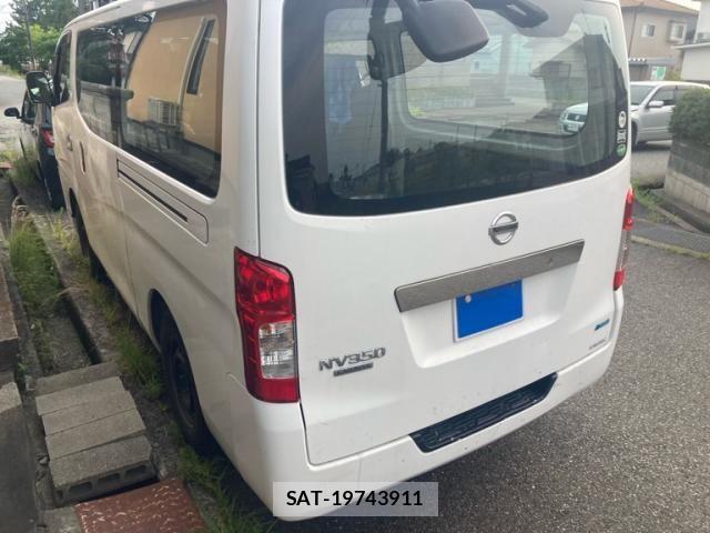 Nissan NV350 Caravan 2012-09 8526426-1