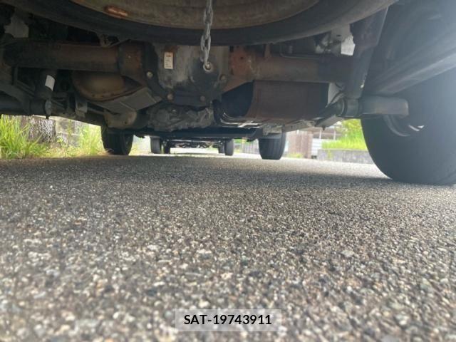 Nissan NV350 Caravan 2012-09 8526426-6