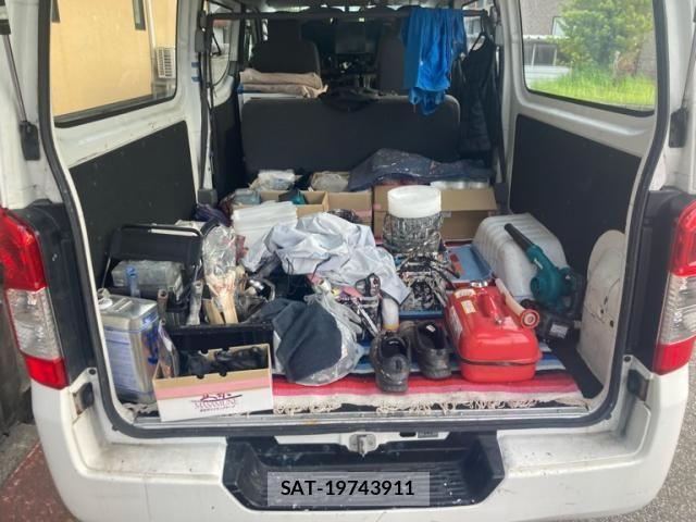 Nissan NV350 Caravan 2012-09 8526426-7