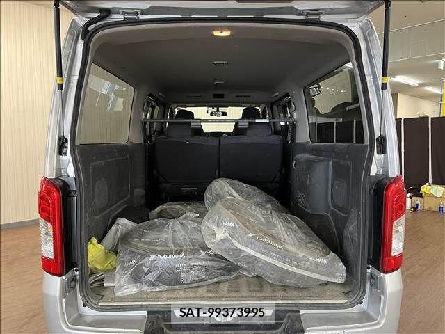 Nissan NV350 Caravan 2020-09 8526413-28