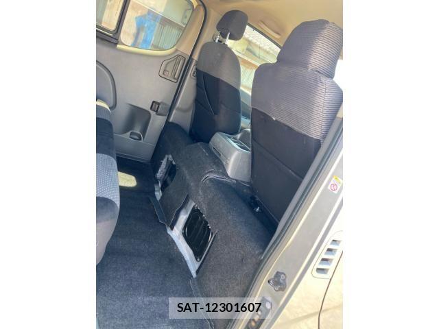 Nissan NV350 Caravan 2014-07 8526425-10