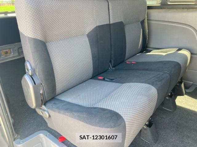 Nissan NV350 Caravan 2014-07 8526425-11