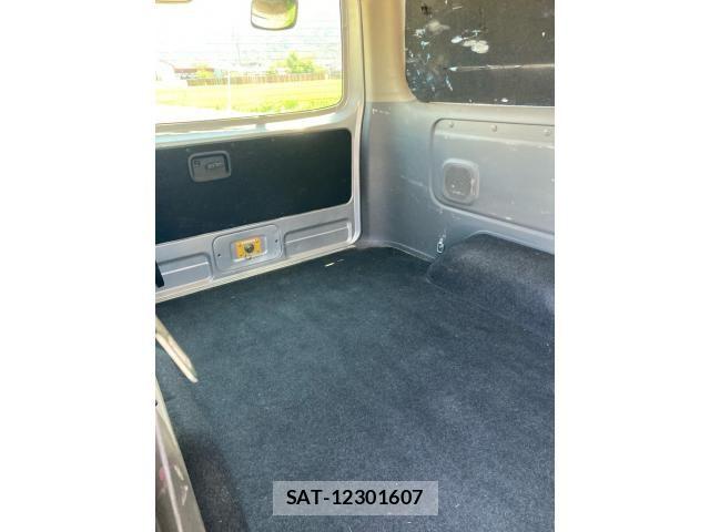 Nissan NV350 Caravan 2014-07 8526425-12
