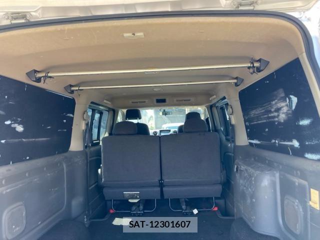 Nissan NV350 Caravan 2014-07 8526425-14