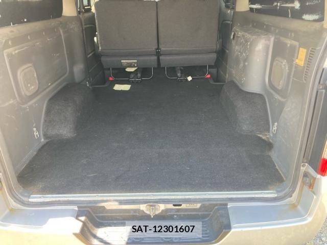 Nissan NV350 Caravan 2014-07 8526425-15