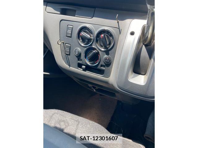 Nissan NV350 Caravan 2014-07 8526425-22