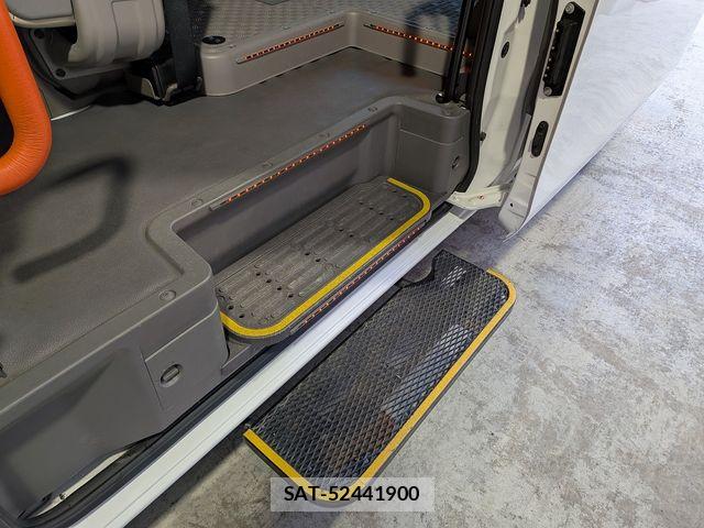 Nissan NV350 Caravan 2020-03 8526423-12