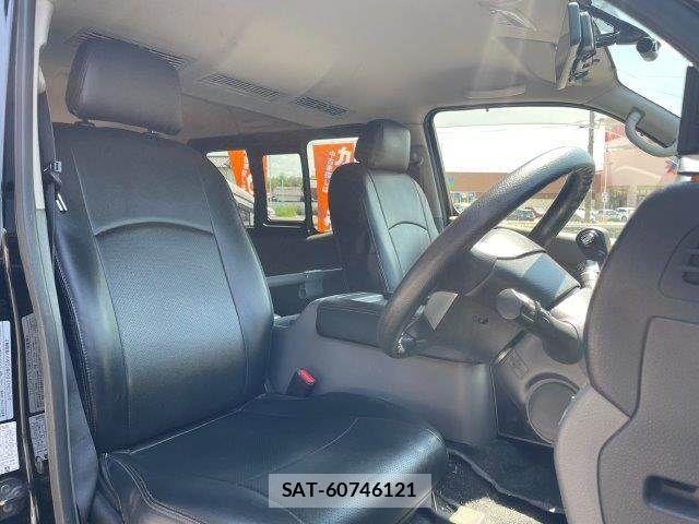 Nissan NV350 Caravan 2017-04 8563073-9