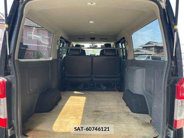 Nissan NV350 Caravan 2017-04 8563073-11